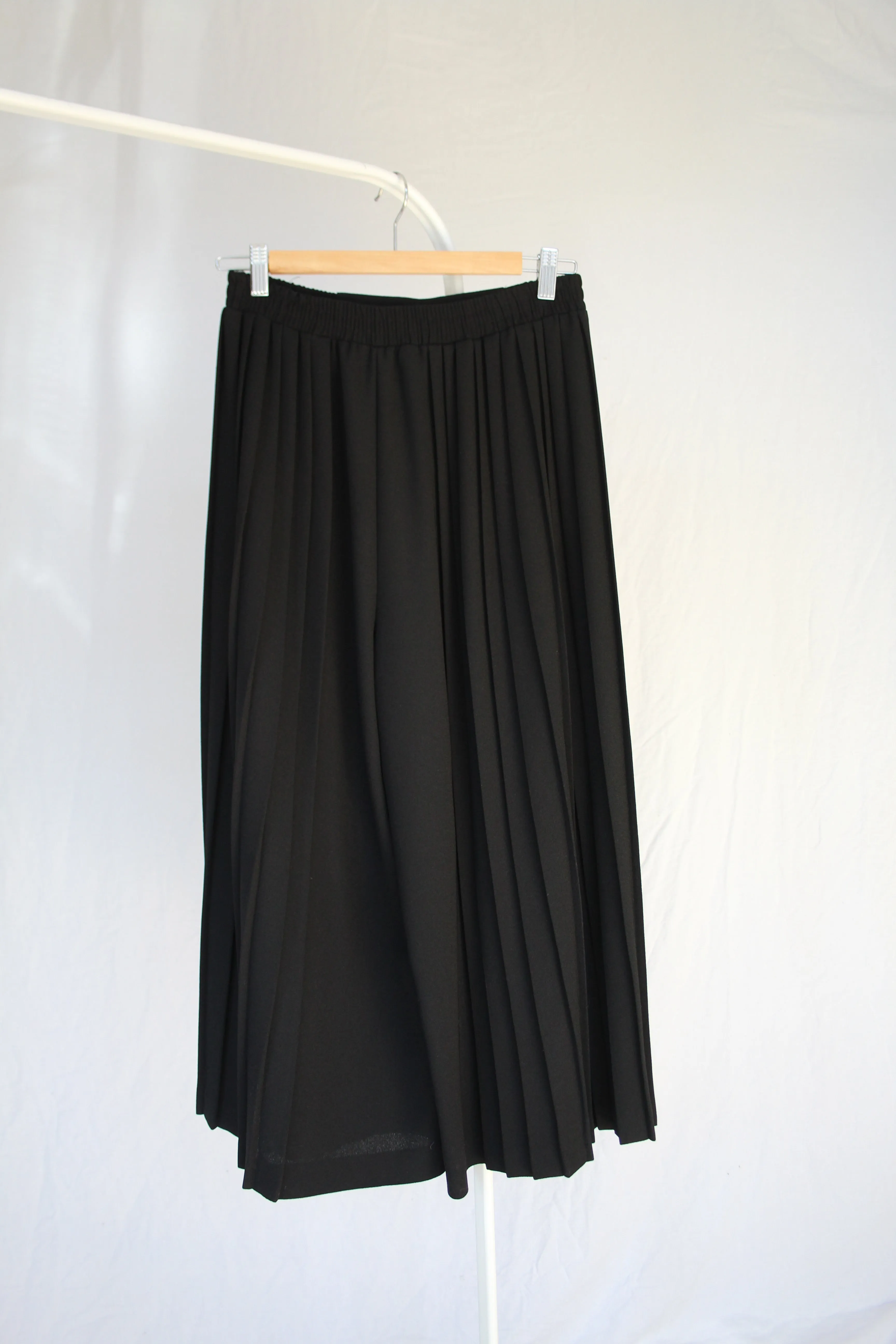 90s Black Pleated Culottes - S/M