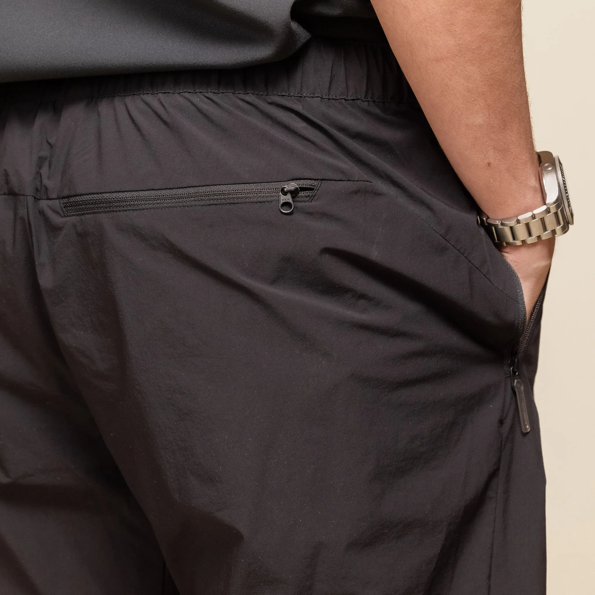 Descente 81 - Pocketable Light Half Pants (Shorts) - Black