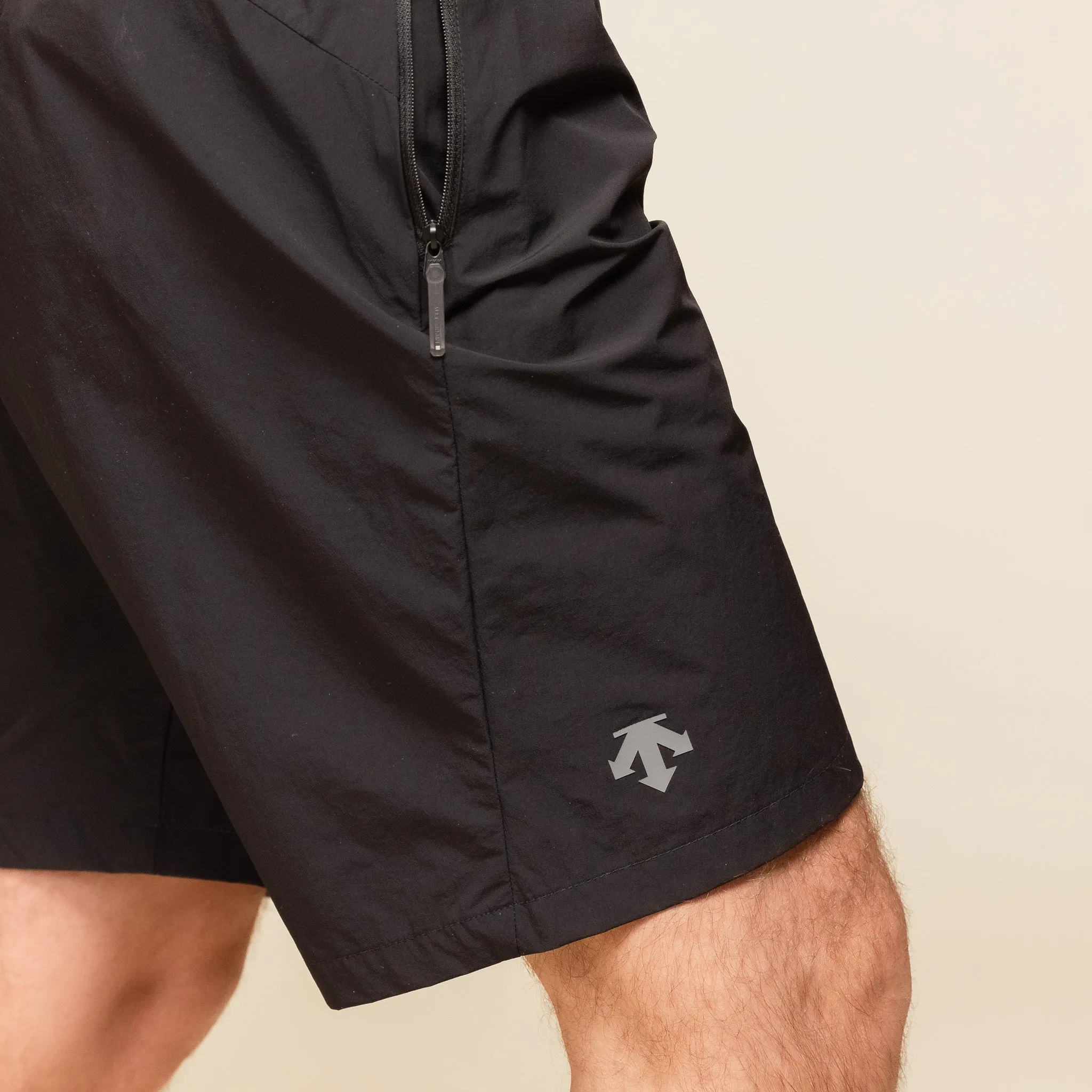 Descente 81 - Pocketable Light Half Pants (Shorts) - Black