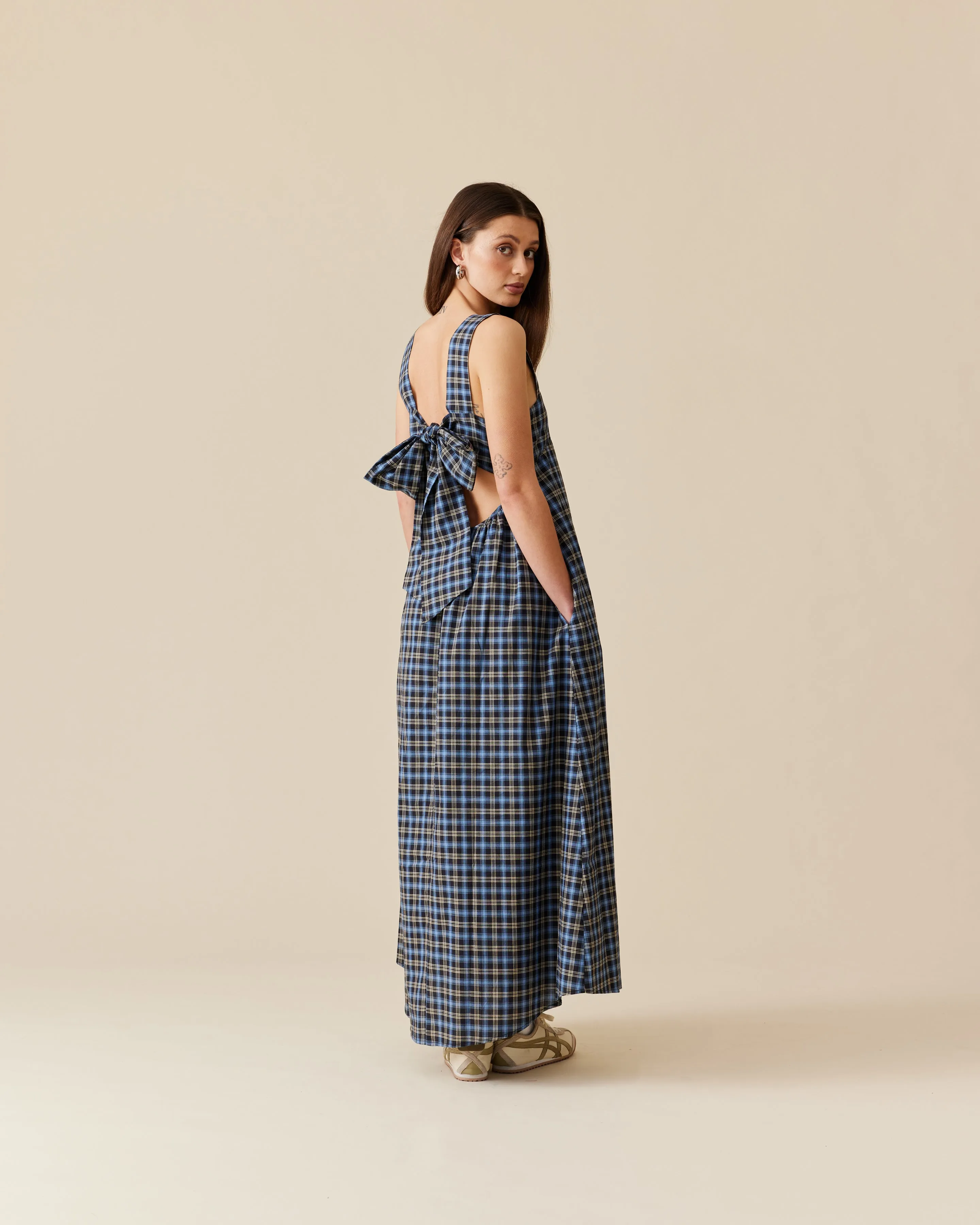 MARGIE TIE-BACK MAXI DRESS BLACK TARTAN