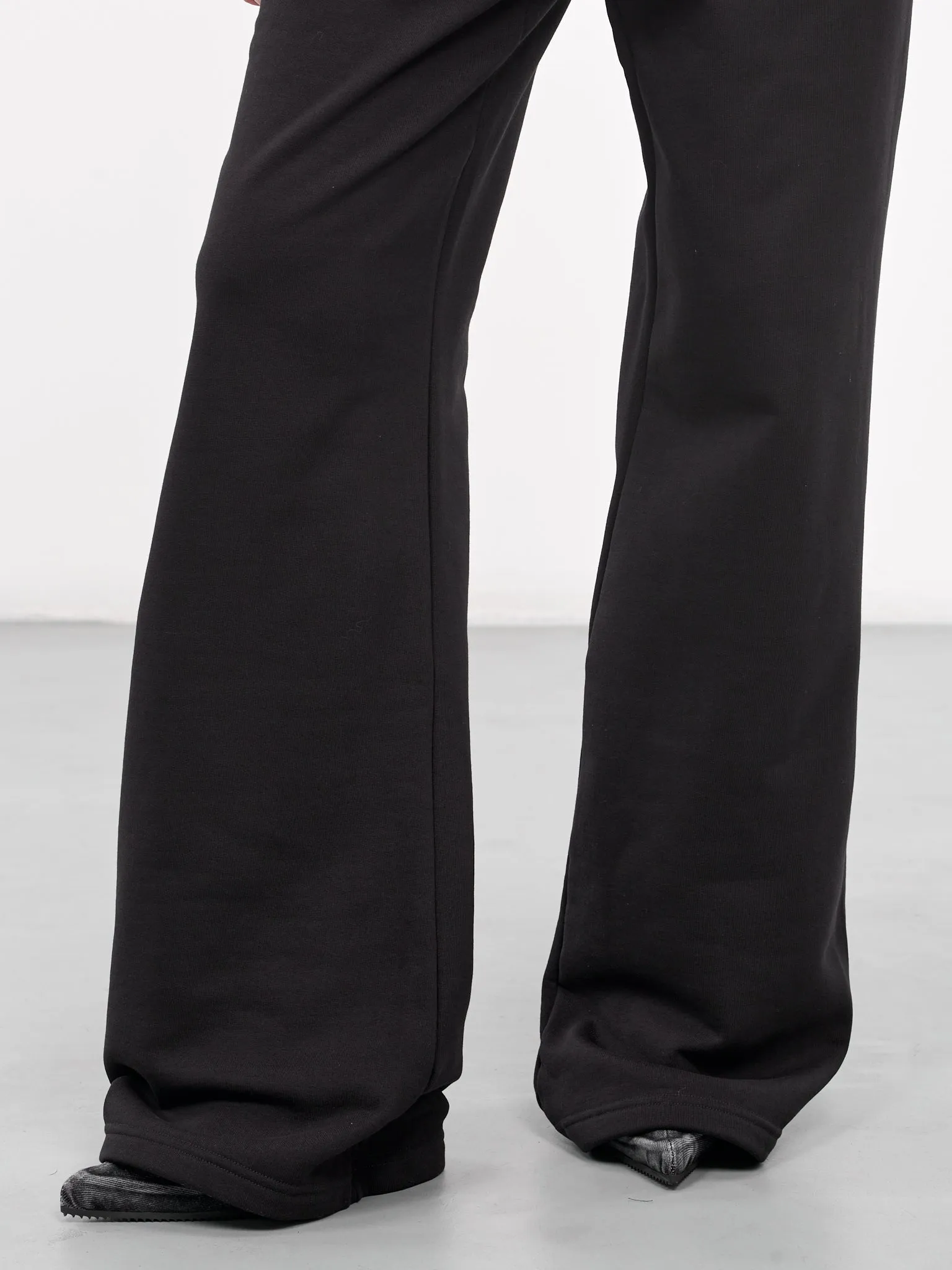 The Regina Track Pants (24IM2M0B080-THE-REGINA-BLACK)